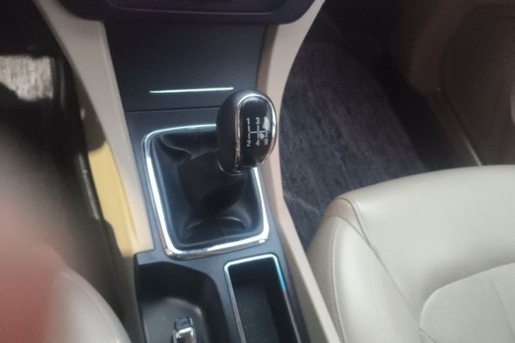 GEELY Emgrand 2017 car image #14