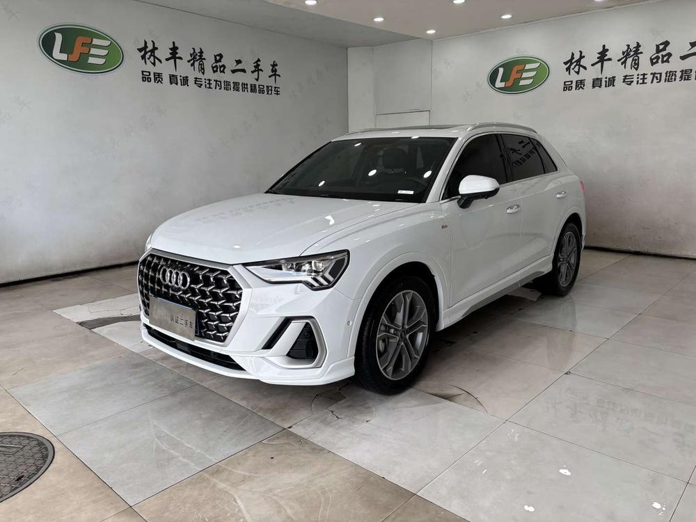 Audi Q3 2025 صورة سيارة 