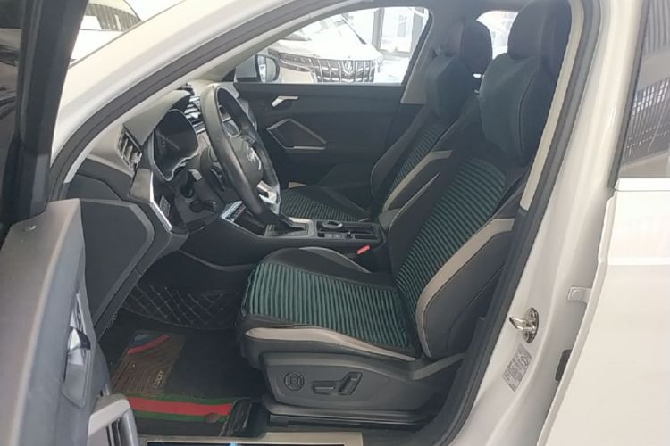 Audi Q3 2021 car image #15