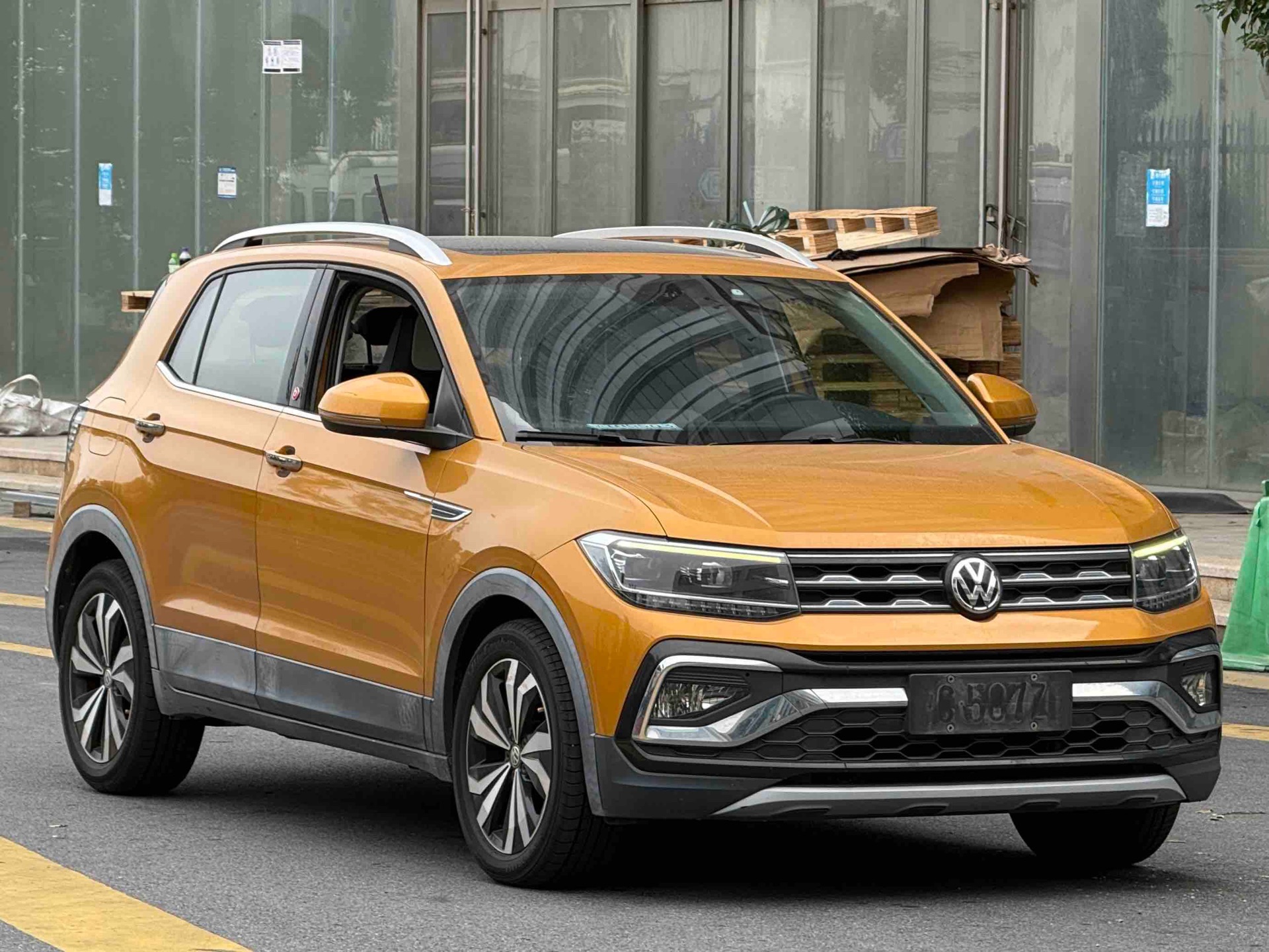 Volkswagen T-Cross 2019 car image #2