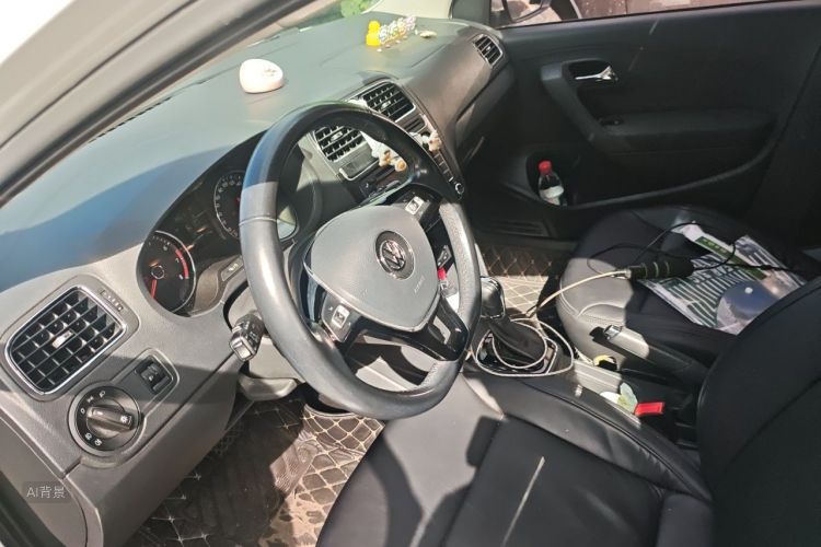 Volkswagen Polo 2017 car image #12