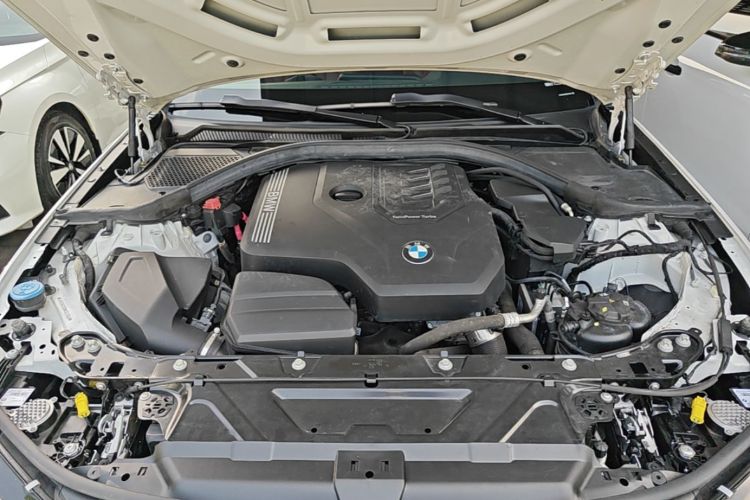 BMW 3 Series 2022 car image #20