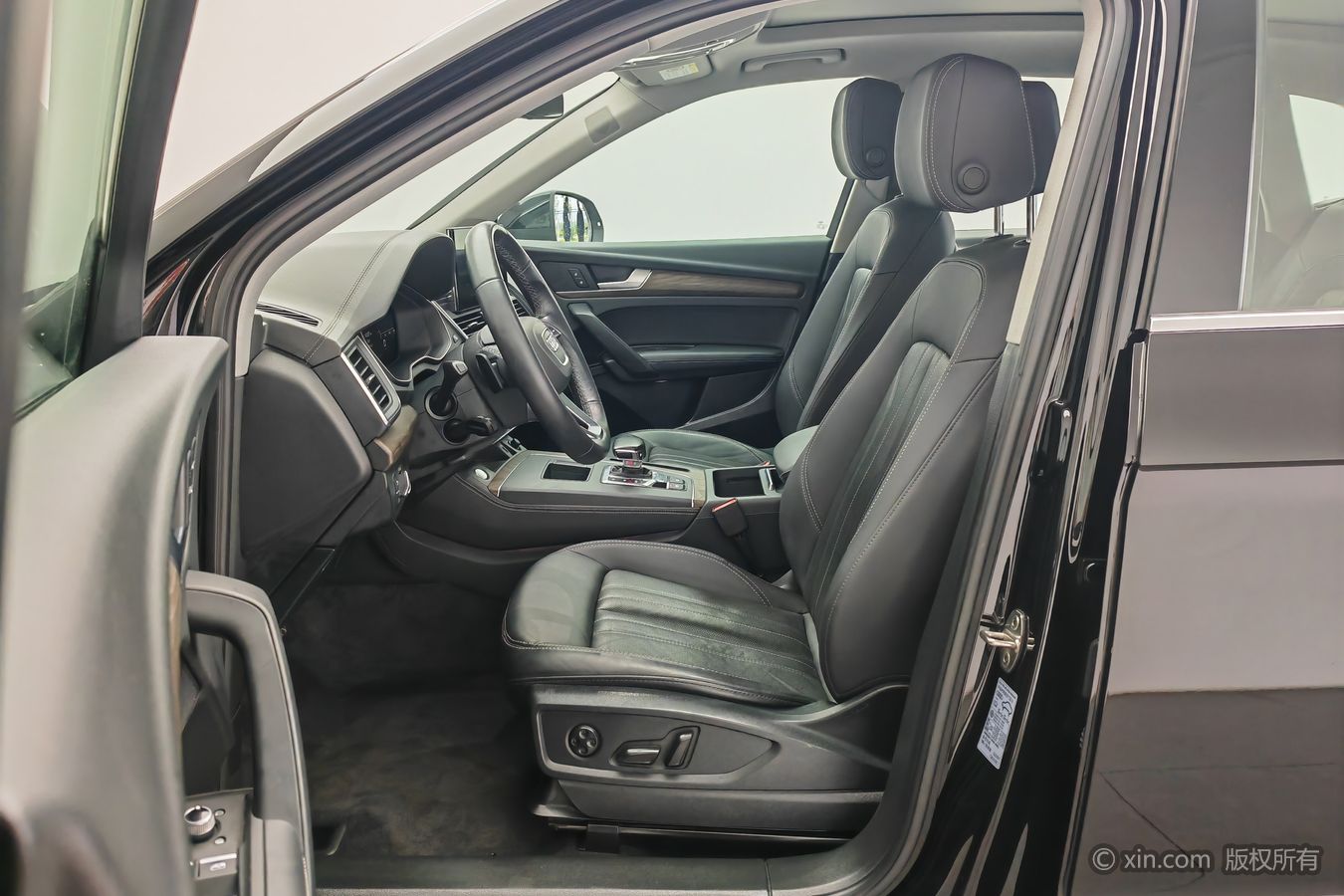 Audi Q5L 2023 car image #10