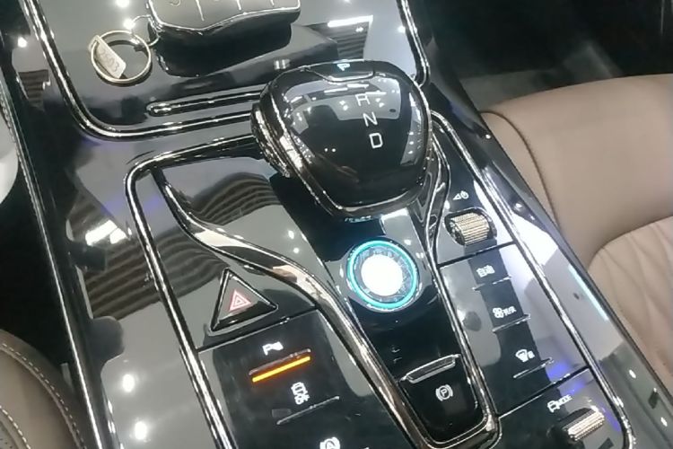 BYD Han 2024 car image #18