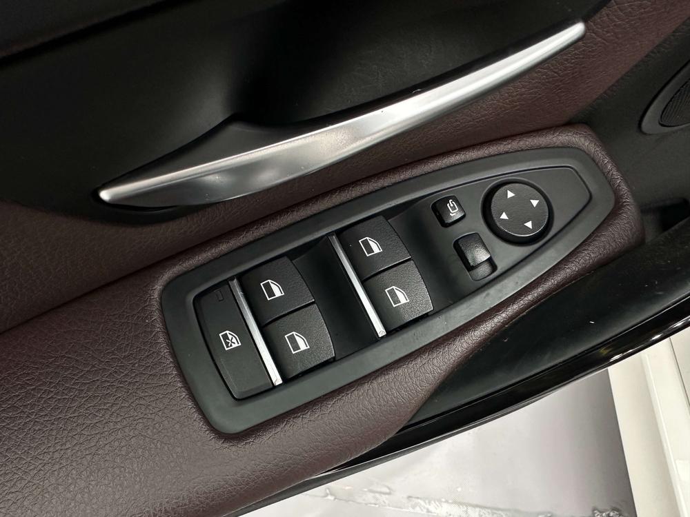 BMW 3 Series 2017 car image #29