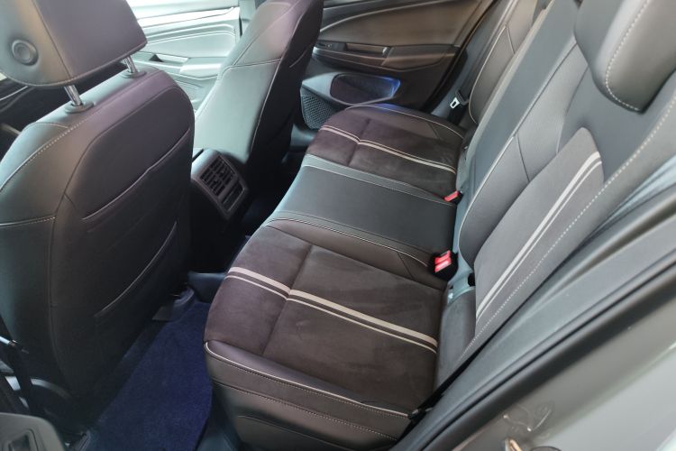 Volkswagen Golf 2023 imagen de coche #17