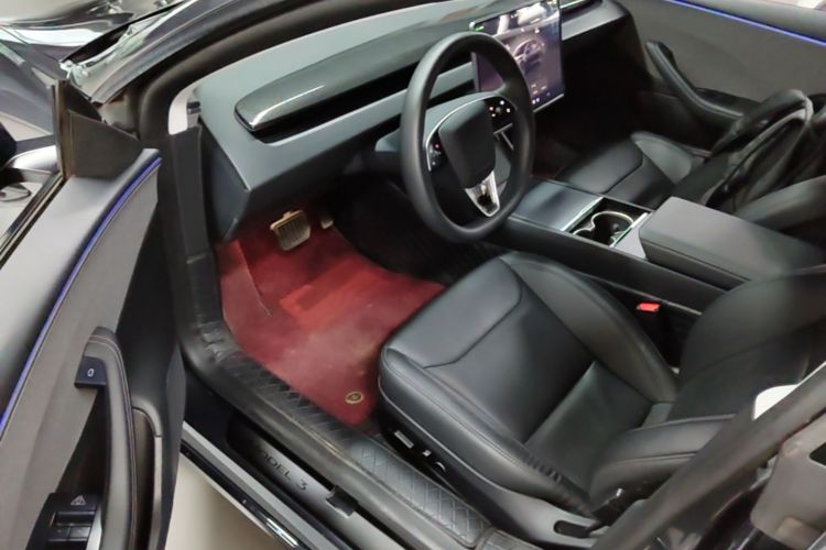 Tesla Model 3 2025 car image #16