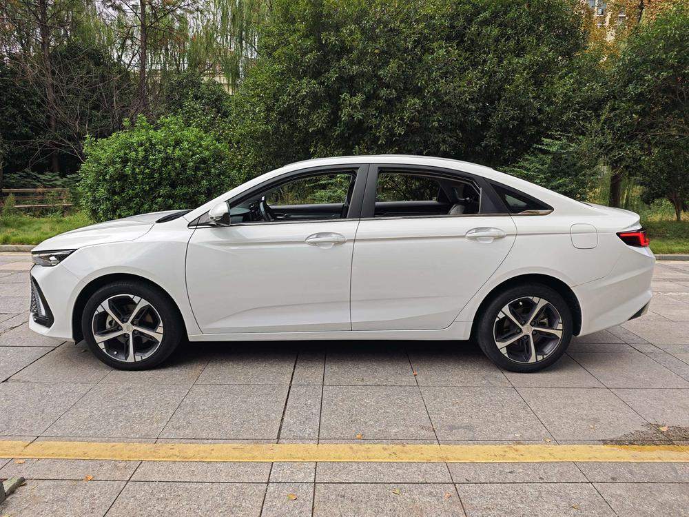 GEELY Emgrand L 2022 car image #4