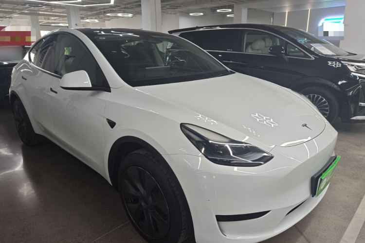 Tesla Model Y 2024 #4 Tesla Model Y 2024 car image #4