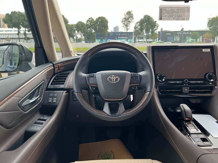 Toyota Alphard car image #5
