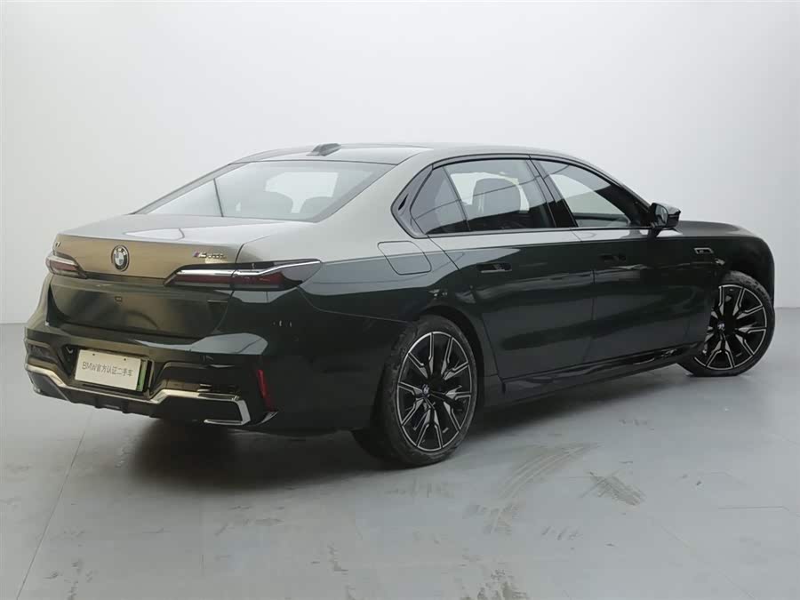 BMW i7 M70L 2023 car image #5