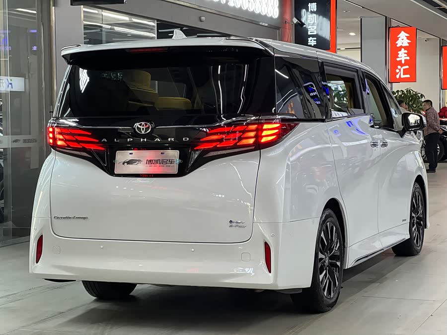 Toyota Alphard 2023 car image #5