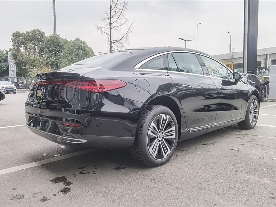 Mercedes-Benz EQS Class car image #5