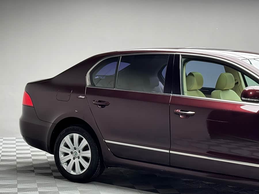 Skoda Superb 2013 car image #5