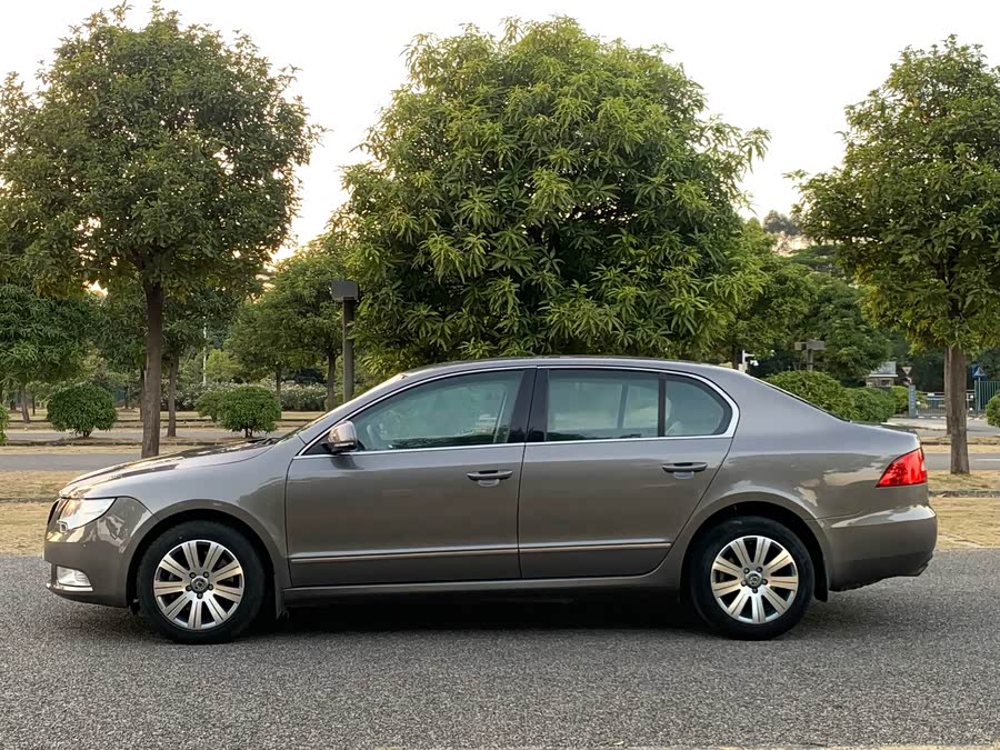 Skoda Superb 2011 صورة سيارة #5