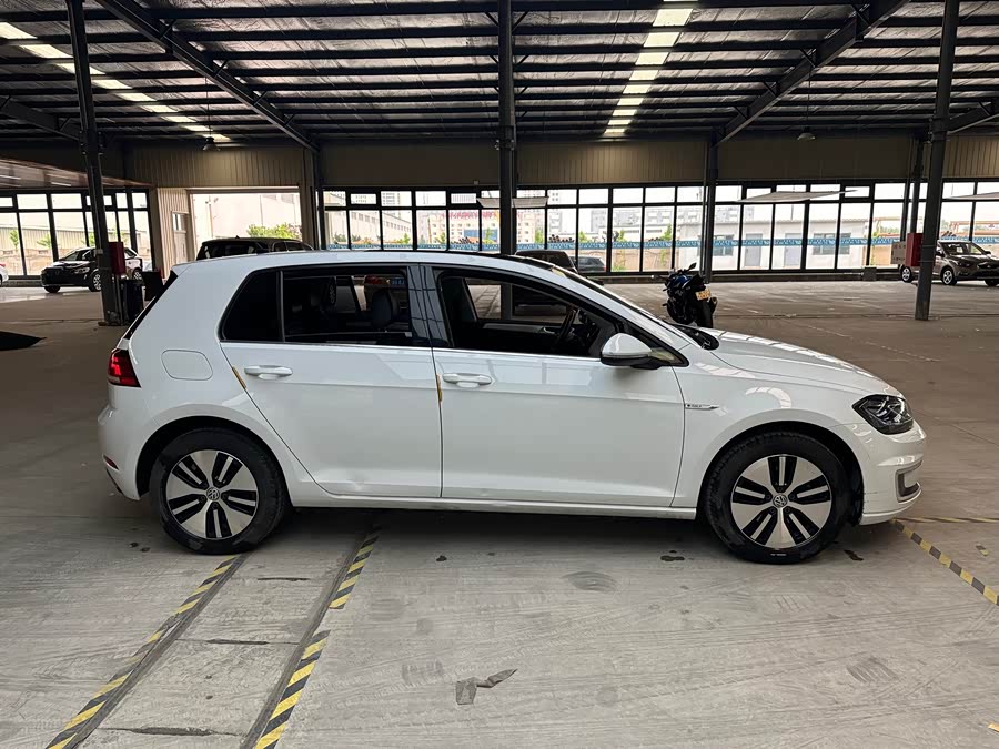 Volkswagen Golf Pure Electric 2020 car image #5