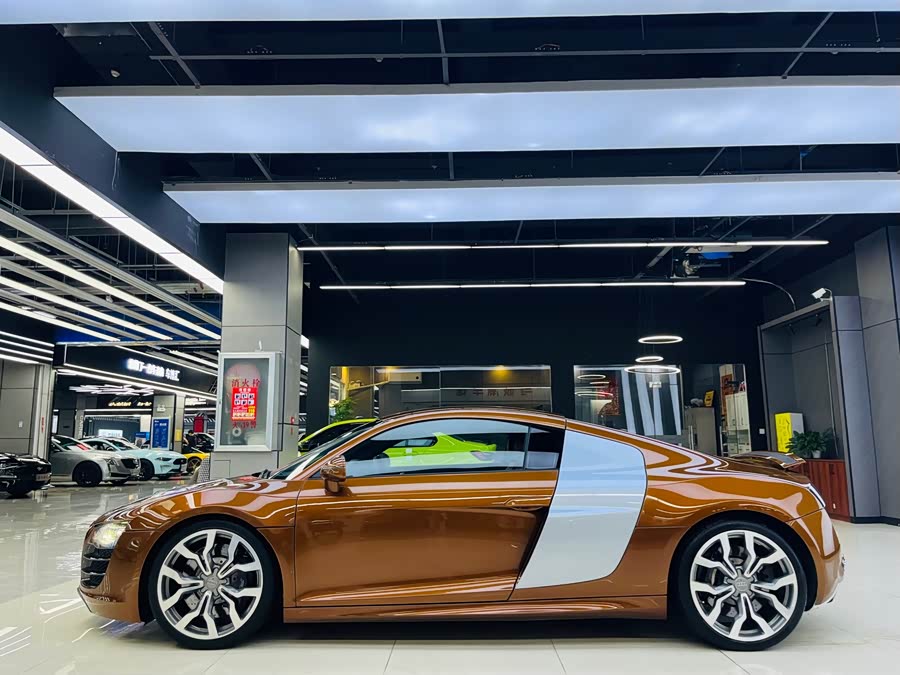 Audi R8 2012 car image #5