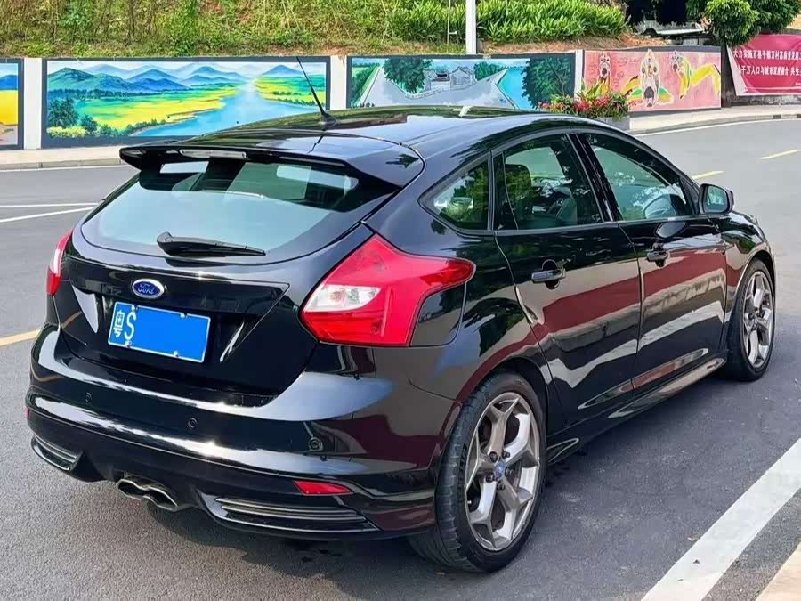 Ford Focus (Imported) 2014 car image #5