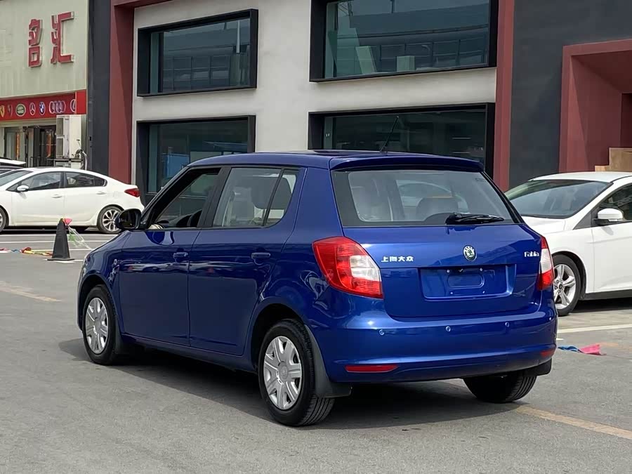 Skoda Fabia 2011 car image #5