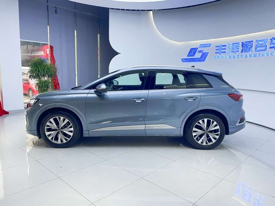 Audi Q4 e-tron 2024 immagine di auto #5