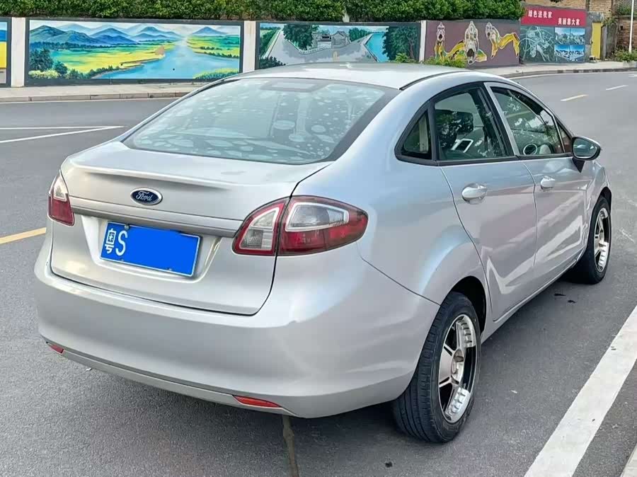 Ford Fiesta 2011 immagine di auto #5