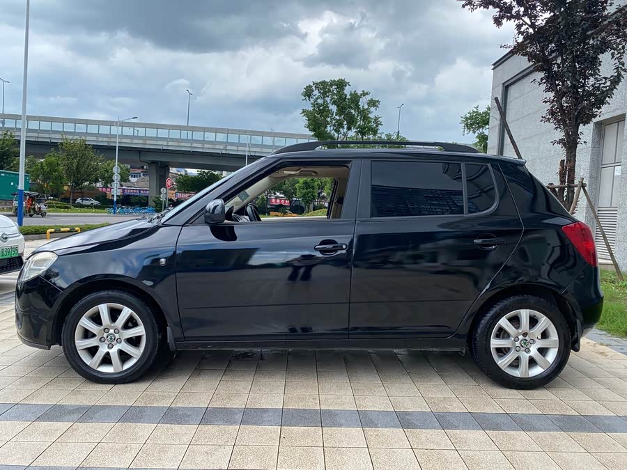 Skoda Fabia 2011 صورة سيارة #5