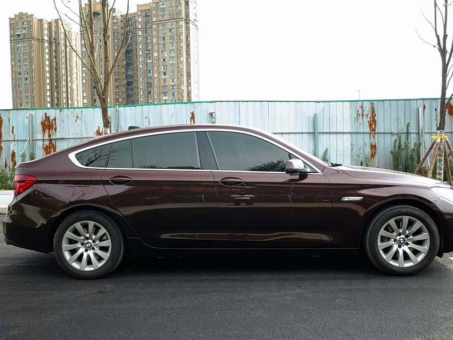 BMW 5 Series GT 2012 immagine di auto #5