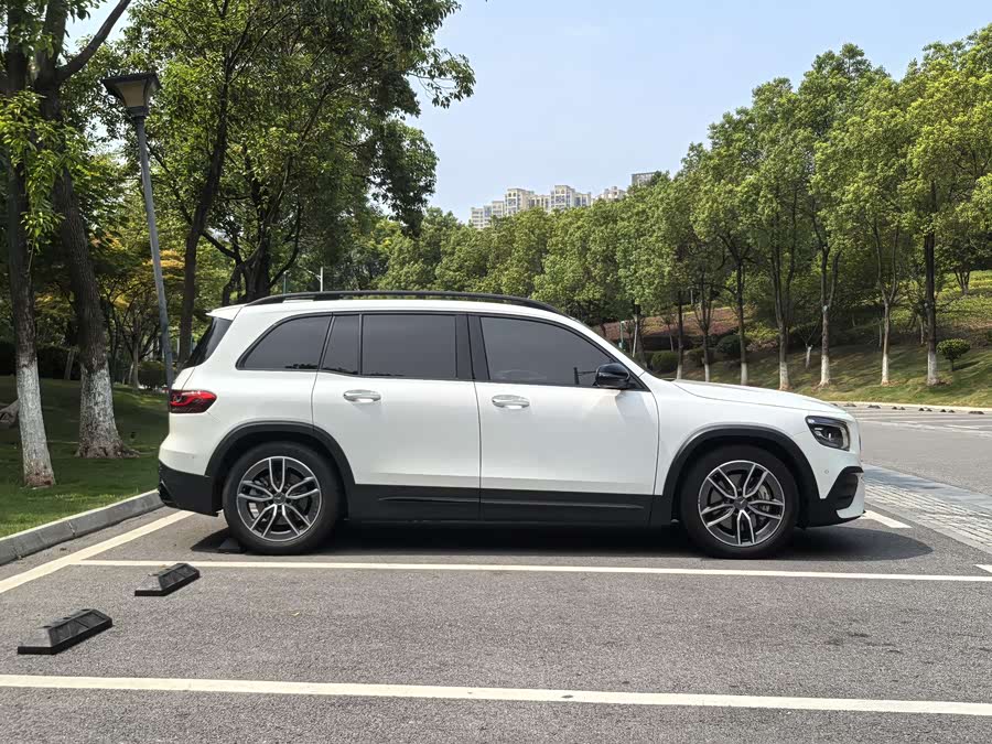 Mercedes-Benz GLB AMG 2023 immagine di auto #5