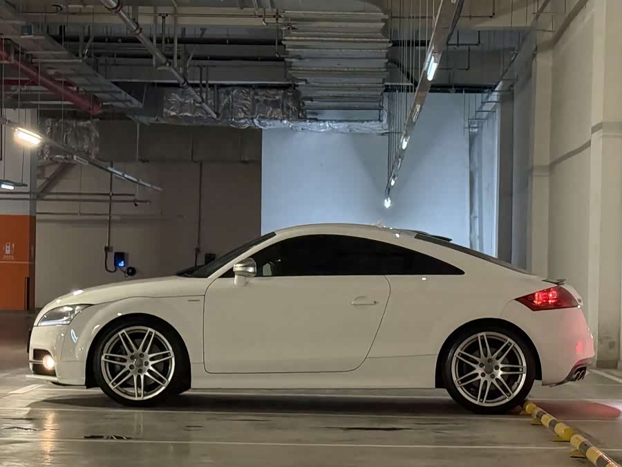 Audi TTS 2011 car image #5
