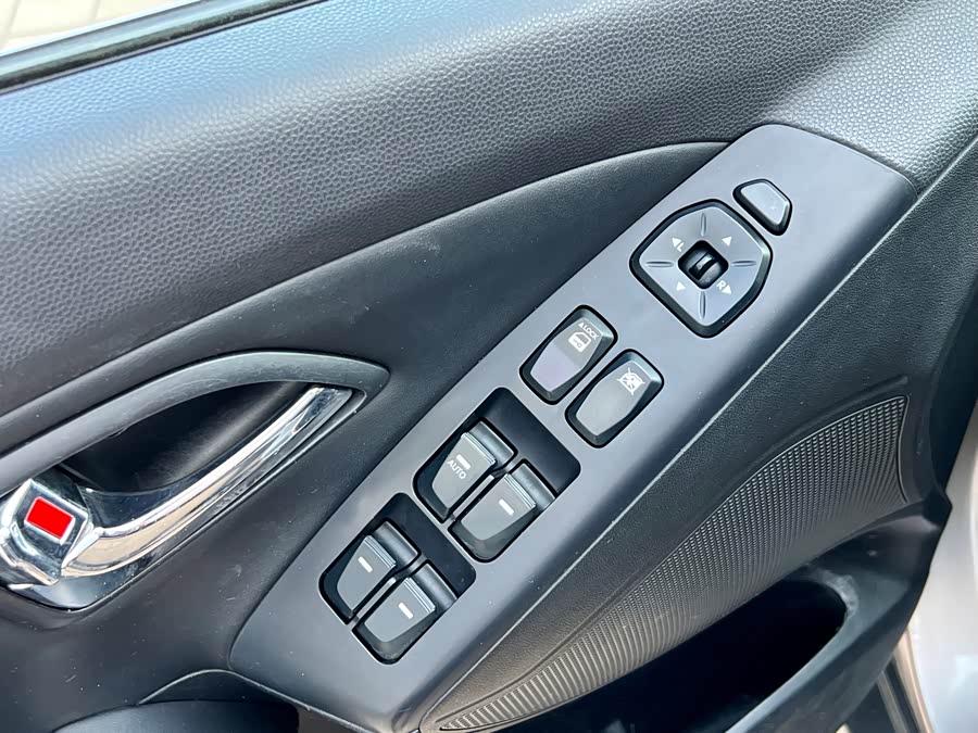 Hyundai ix35 2014 car image #5