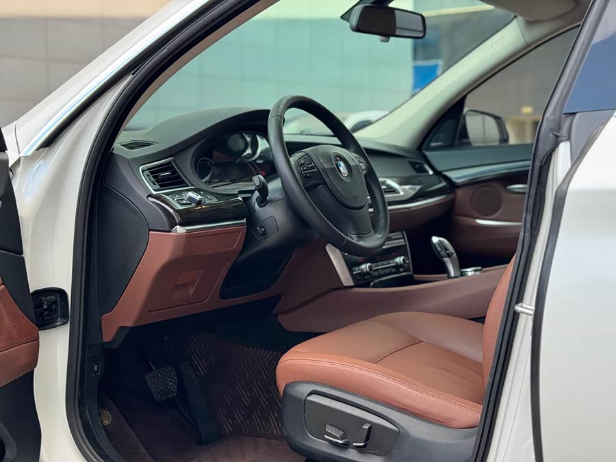 BMW 5 Series GT 2017 #5 BMW 5 Series GT 2017 صورة سيارة #5