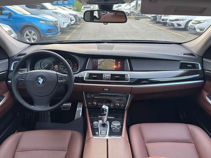 BMW 5 Series GT 2015 immagine di auto #5