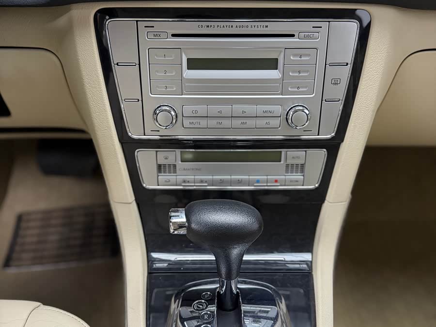 Volkswagen Passat Lingyu 2010 #5 Volkswagen Passat Lingyu 2010 car image #5