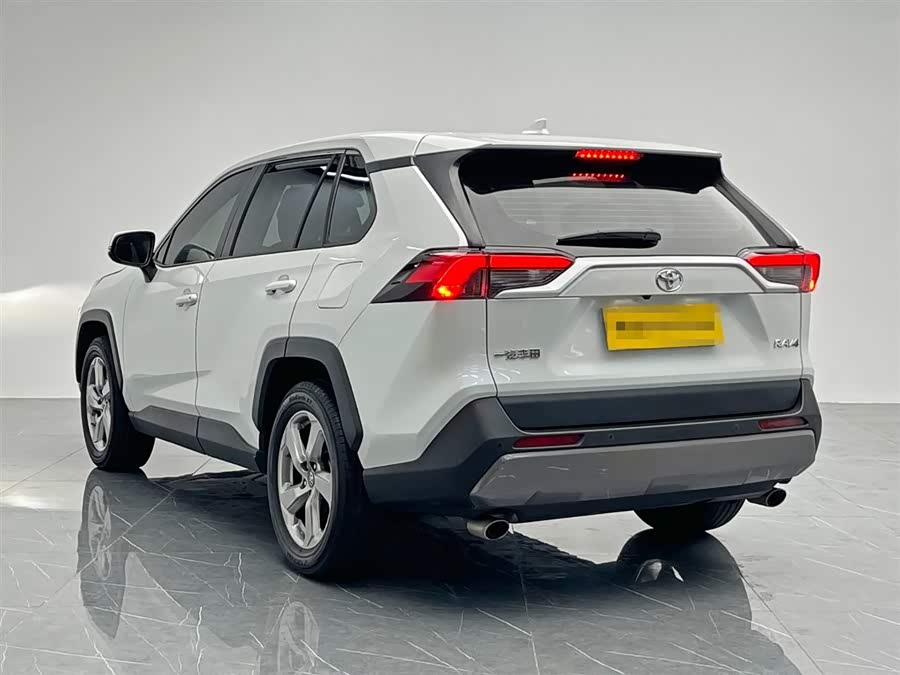 Toyota RAV4 2023 image de voiture #5