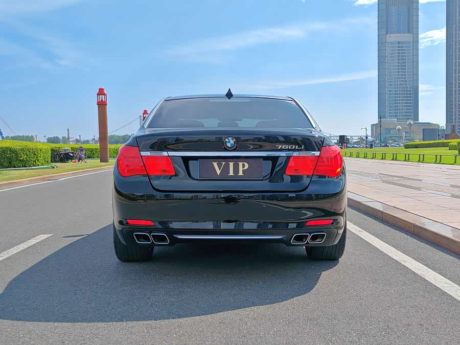 BMW 7 Series 2010 car image #5