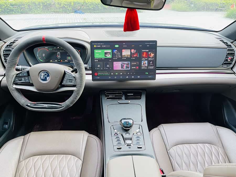 BYD Han 2023 car image #5