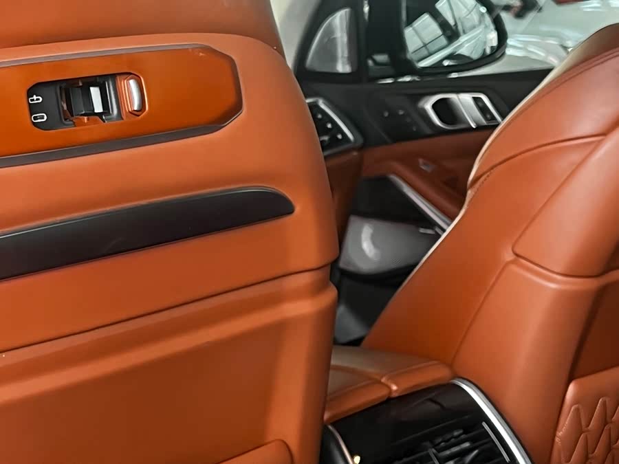 BMW X7 M60i 2023 car image #5