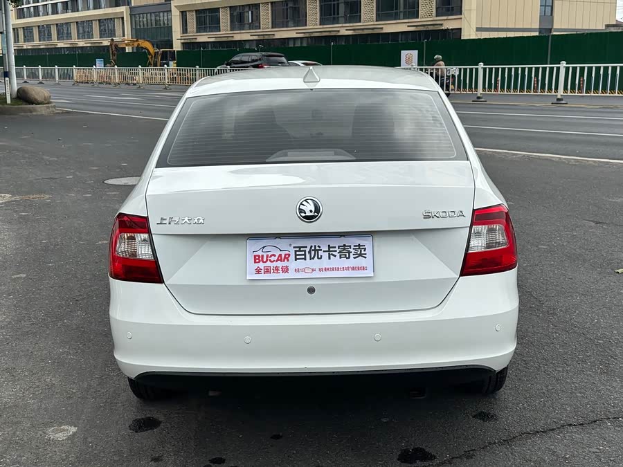 Skoda Rapid 2015 imagen de coche #5