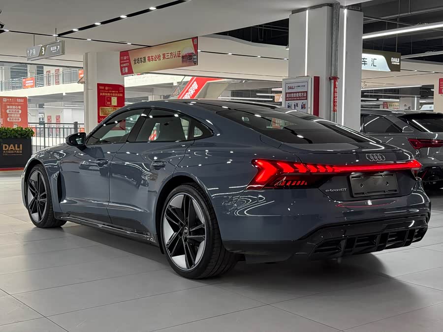 Audi e-tron GT 2024 صورة سيارة #5