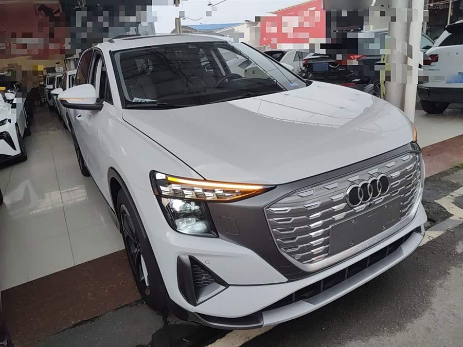 Audi Q5 e-tron 2024 immagine di auto #5