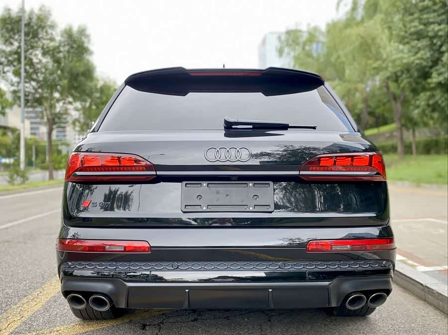 Audi SQ7 2025 car image #5