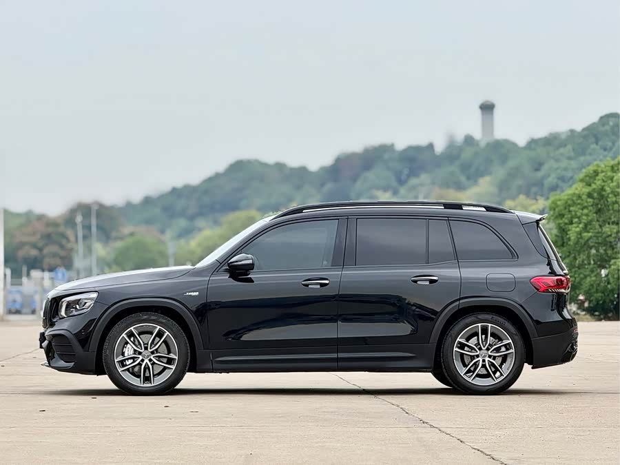 Mercedes-Benz GLB AMG 2022 immagine di auto #5