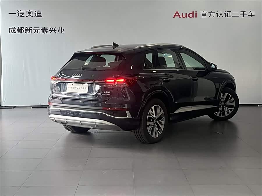 Audi Q4 e-tron 2024 صورة سيارة #5