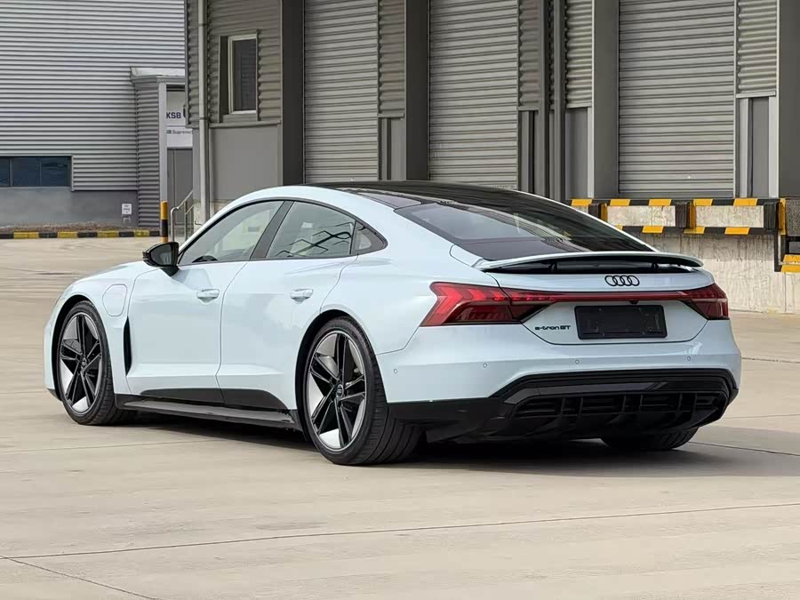 Audi e-tron GT 2024 صورة سيارة #5