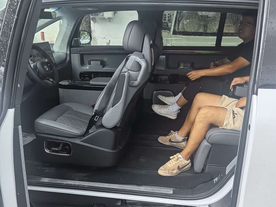 Zeekr MIX 2024 car image #5