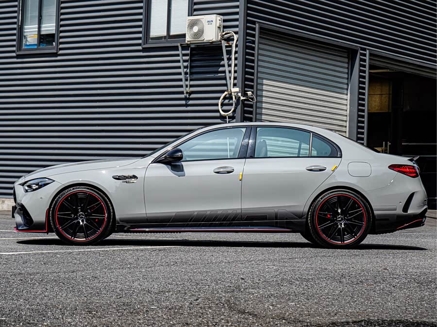 Mercedes-Benz C AMG New Energy 2025 изображение автомобиля #5