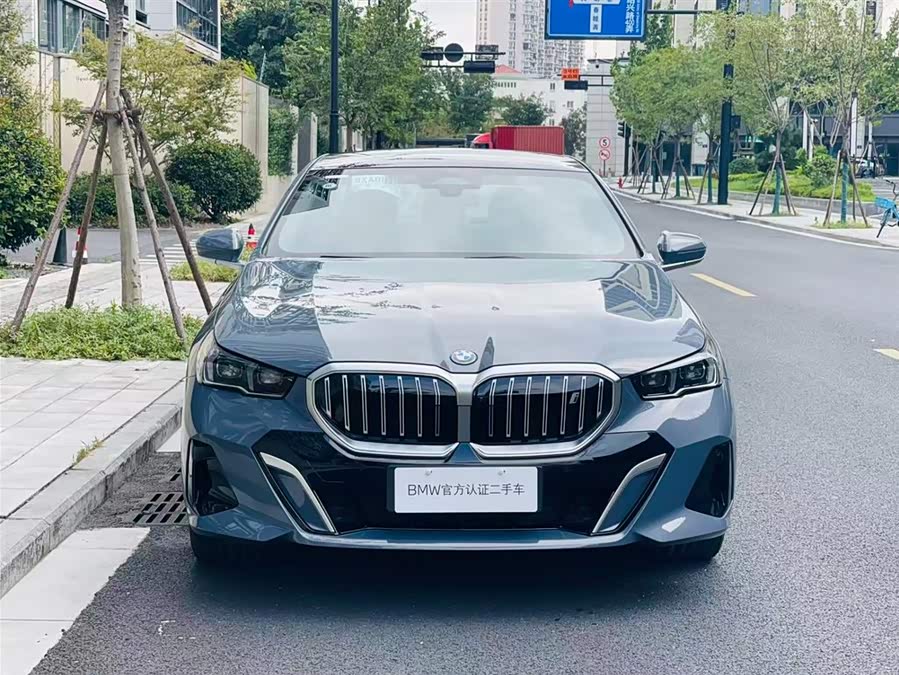 BMW i5 2024 car image #5