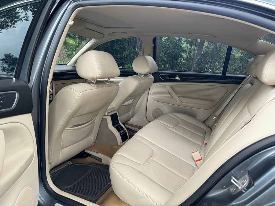 Volkswagen Passat Lingyu 2010 #5 Volkswagen Passat Lingyu 2010 car image #5