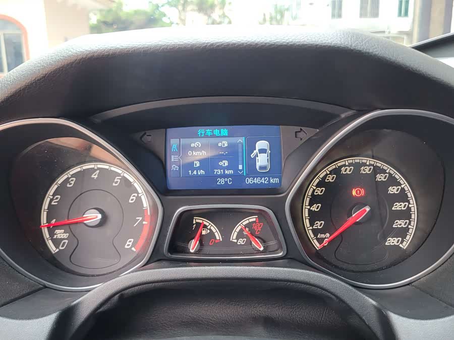 Ford Focus (Imported) 2014 #5 Ford Focus (Imported) 2014 car image #5