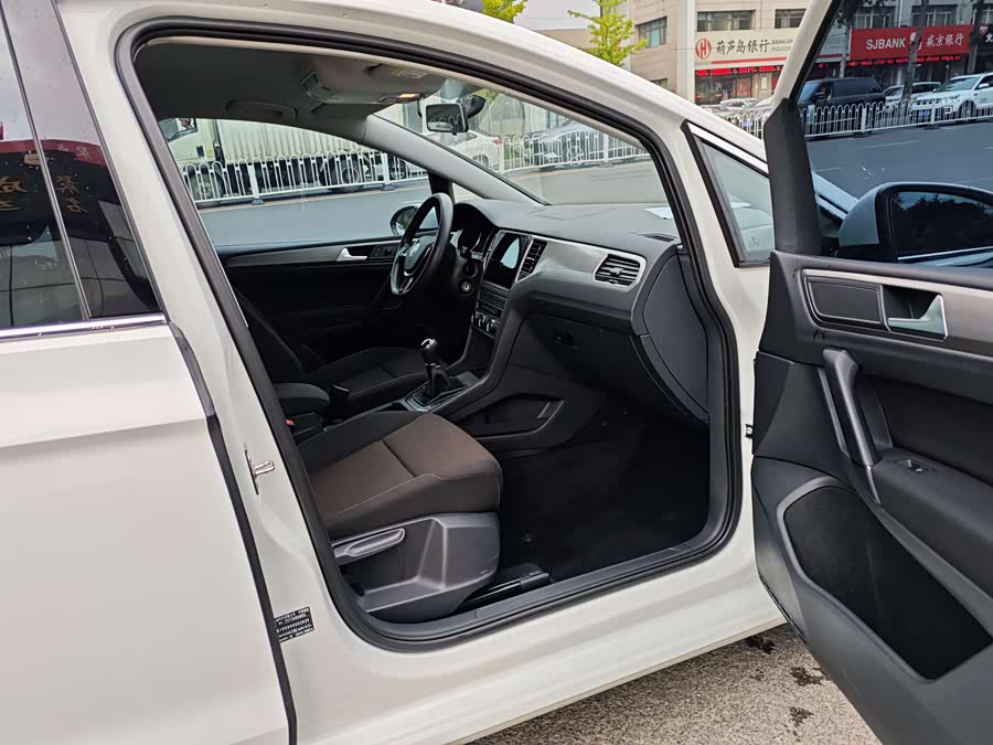 Volkswagen Golf Sportsvan 2017 #5 Volkswagen Golf Sportsvan 2017 car image #5